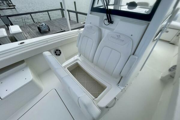 R amp R 28ft Regulator Yacht For Sale