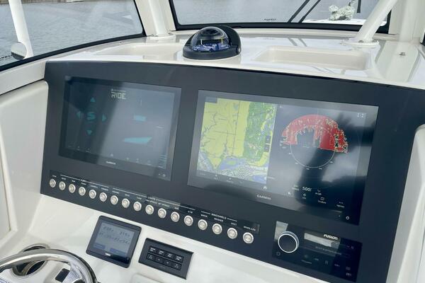 R amp R 28ft Regulator Yacht For Sale