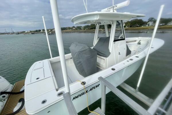 R amp R 28ft Regulator Yacht For Sale