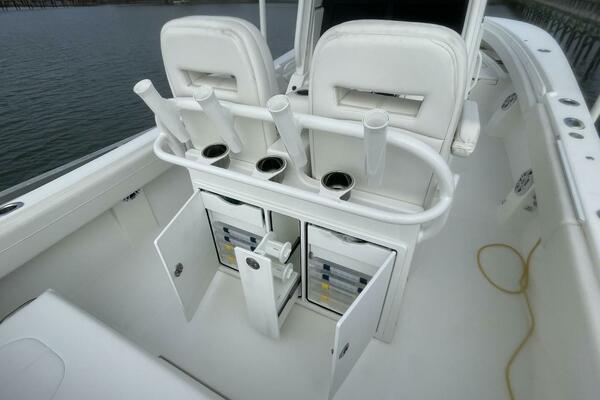 R amp R 28ft Regulator Yacht For Sale