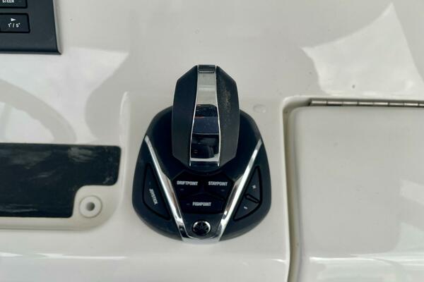 R amp R 28ft Regulator Yacht For Sale