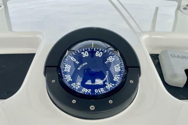 R amp R 28ft Regulator Yacht For Sale