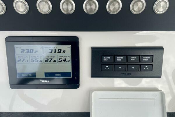 R amp R 28ft Regulator Yacht For Sale