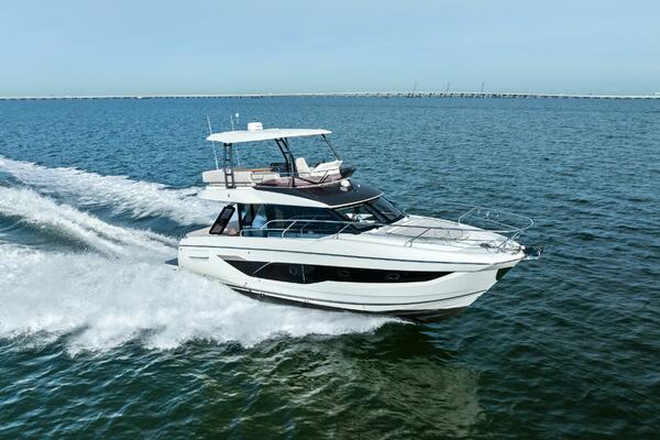 026 Prestige F4.3 Flybridge 