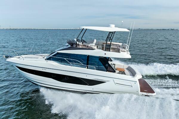 026 Prestige F4.3 Flybridge 