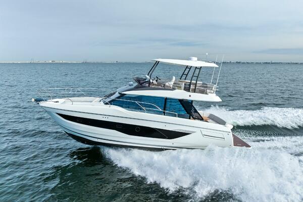 026 Prestige F4.3 Flybridge 