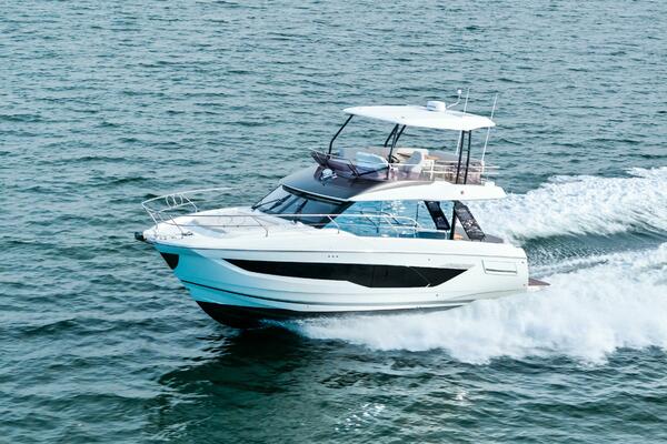 026 Prestige F4.3 Flybridge 