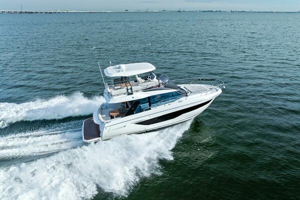 026 Prestige F4.3 Flybridge 
