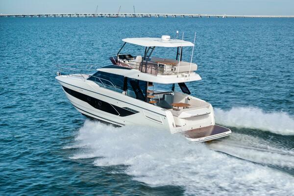 026 Prestige F4.3 Flybridge 