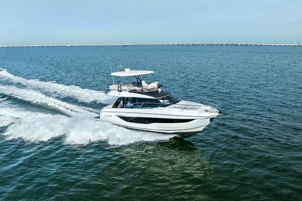 026 Prestige F4.3 Flybridge 