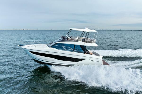 026 Prestige F4.3 Flybridge 
