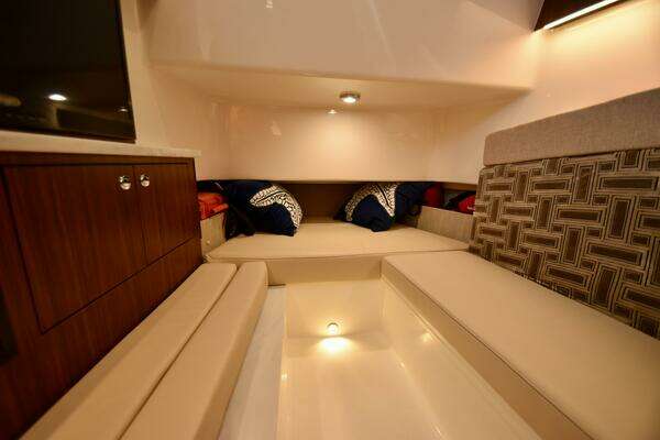 Pursuit 358 S Yacht For Sale