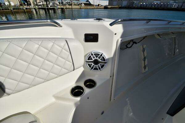 Pursuit 358 S Yacht For Sale