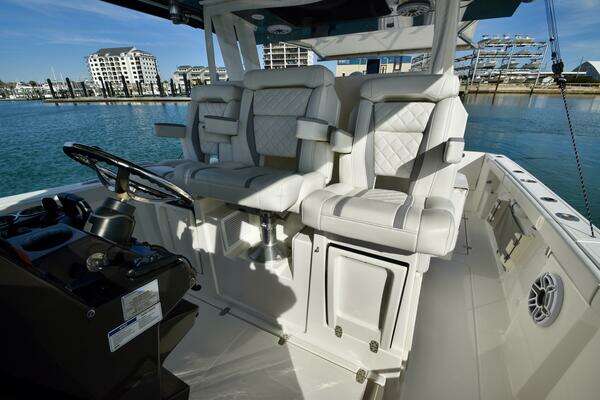 Pursuit 358 S Yacht For Sale