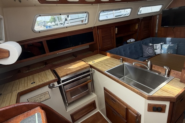 Unsightly 36ft Catalina Yacht For Sale