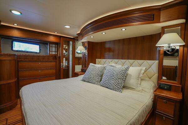 Marlow Explorer 53E-CB Yacht For Sale