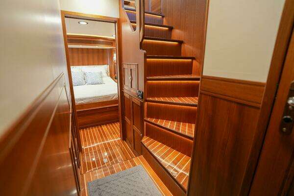 Marlow Explorer 53E-CB Yacht For Sale