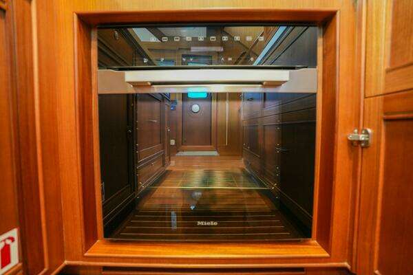 Marlow Explorer 53E-CB Yacht For Sale