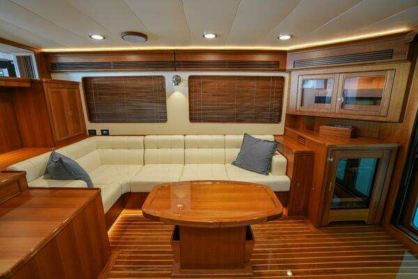 Marlow Explorer 53E-CB Yacht For Sale