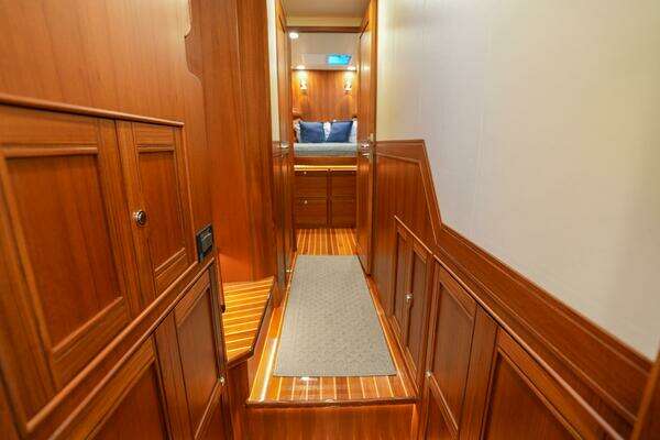 Marlow Explorer 53E-CB Yacht For Sale