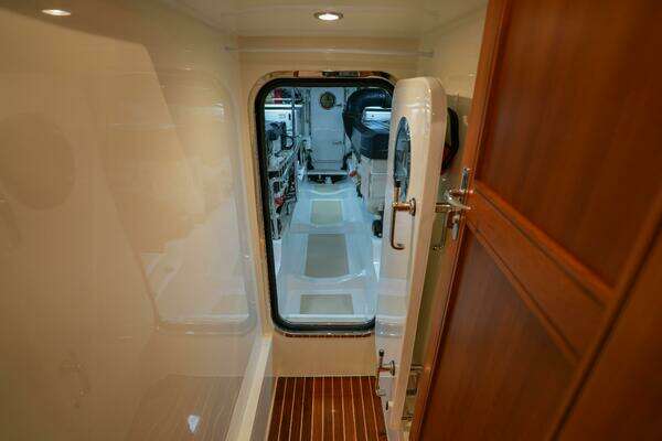 Marlow Explorer 53E-CB Yacht For Sale