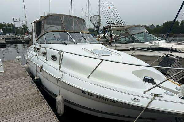 Photo of the 2002 Wellcraft Martinique 2600