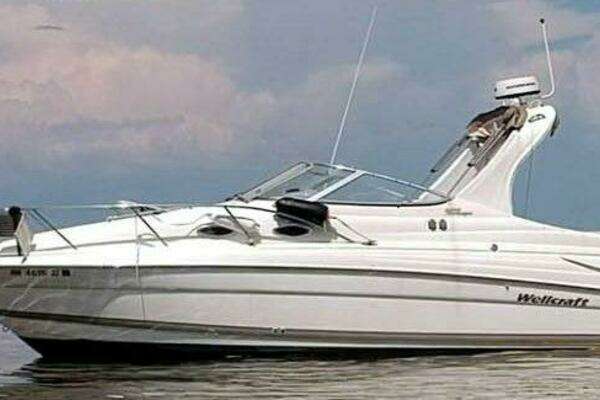 Photo of the 2002 Wellcraft Martinique 2600