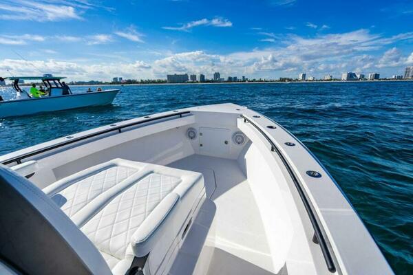 28ft Reef Runner Yacht For Sale