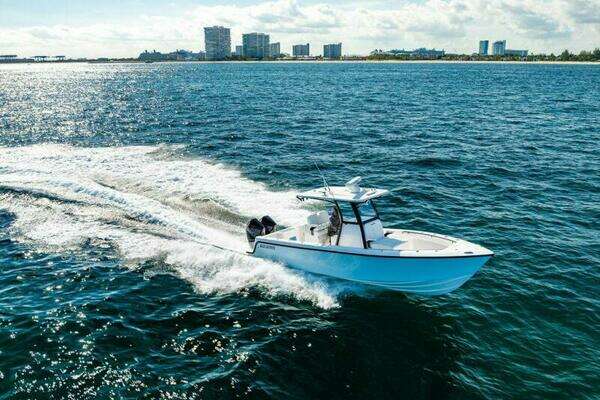 Photo of the 2026 Reef Runner 280