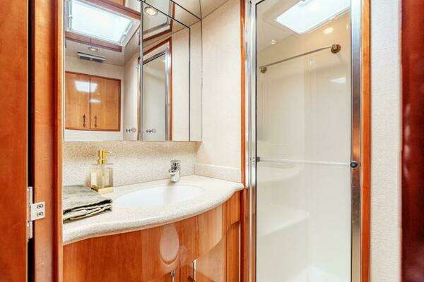 Hatteras 54 Convertible Yacht For Sale