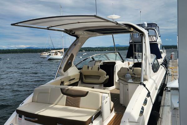 Black Diamond 33ft Chaparral Yacht For Sale