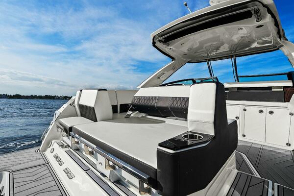 2023 Monterey 385 SS - Cockpit Seating 