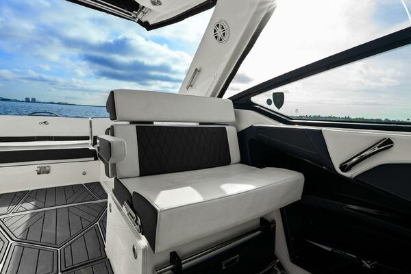 2023 Monterey 385 SS - Seating