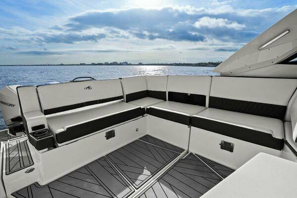 2023 Monterey 385 SS - Aft Deck Seating