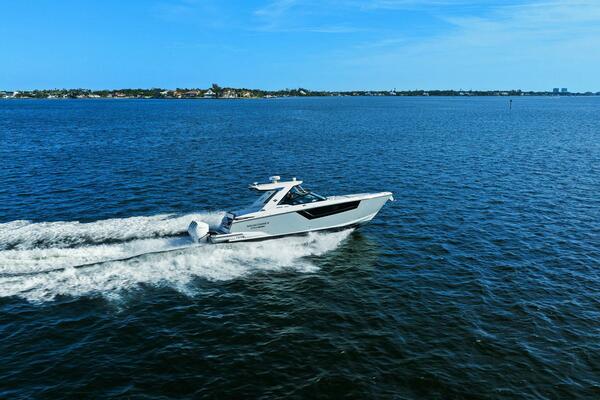 2023 Monterey 385 SS - Profile