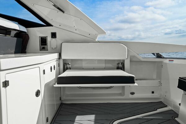2023 Monterey 385 SS - Seating