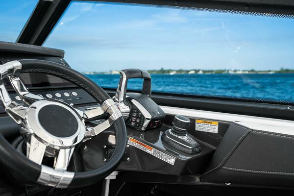 2023 Monterey 385 SS - Helm