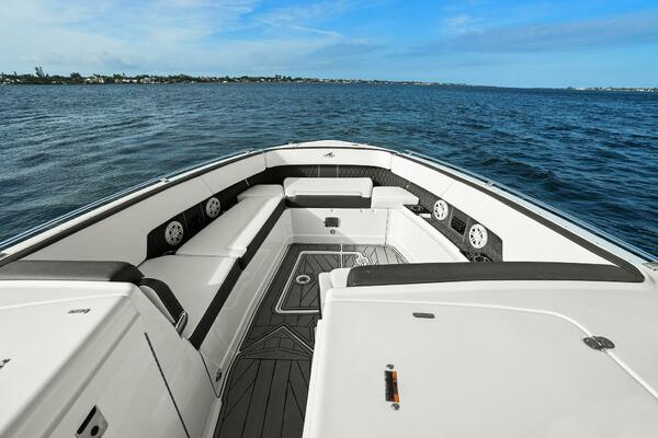 2023 Monterey 385 SS - Foredeck