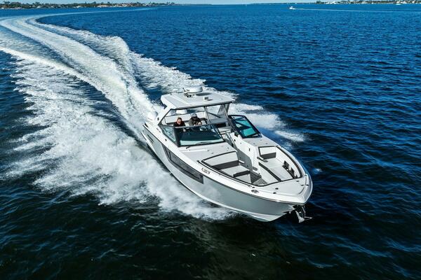 2023 Monterey 385 SS - Profile