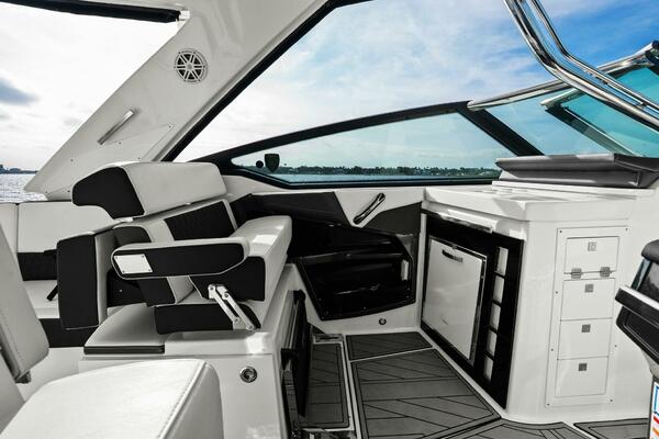 2023 Monterey 385 SS - Seating 