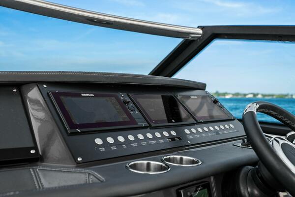 2023 Monterey 385 SS - Helm