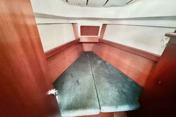 Photo of the 2000 Beneteau 361 "Carina"