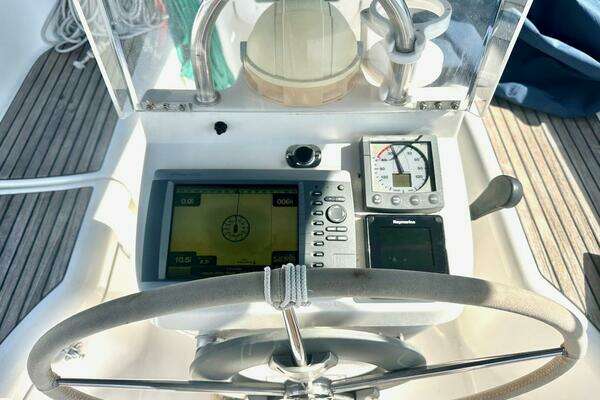 Photo of the 2000 Beneteau 361 "Carina"