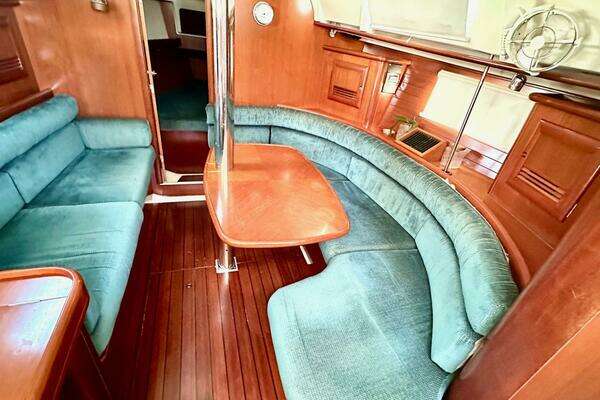 Photo of the 2000 Beneteau 361 "Carina"