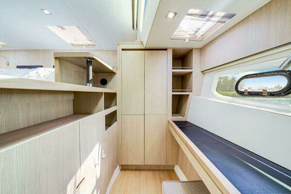 Aquila 44 Yacht For Sale