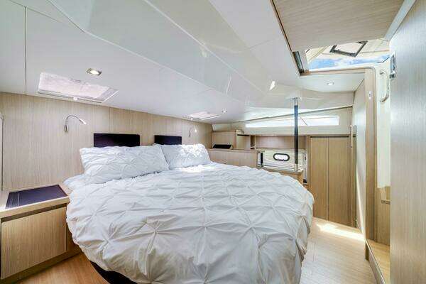 Aquila 44 Yacht For Sale