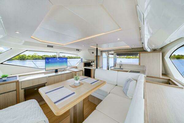 Aquila 44 Yacht For Sale