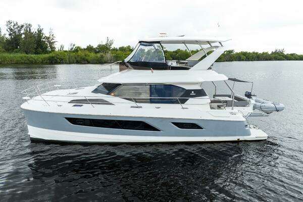 Aquila 44 Yacht For Sale