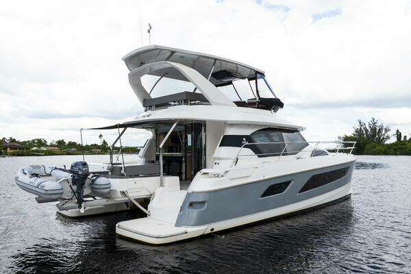 Aquila 44 Yacht For Sale