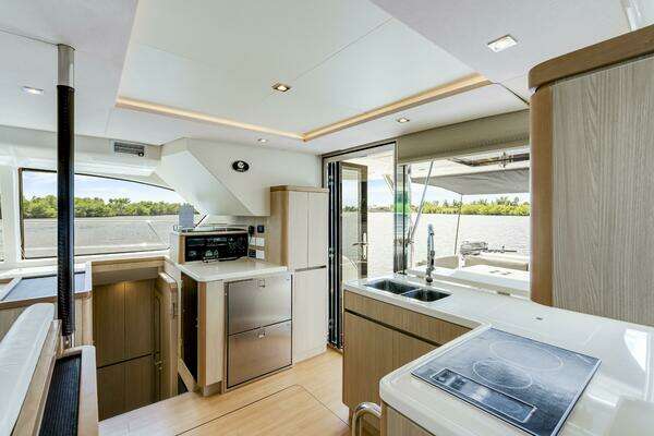 Aquila 44 Yacht For Sale